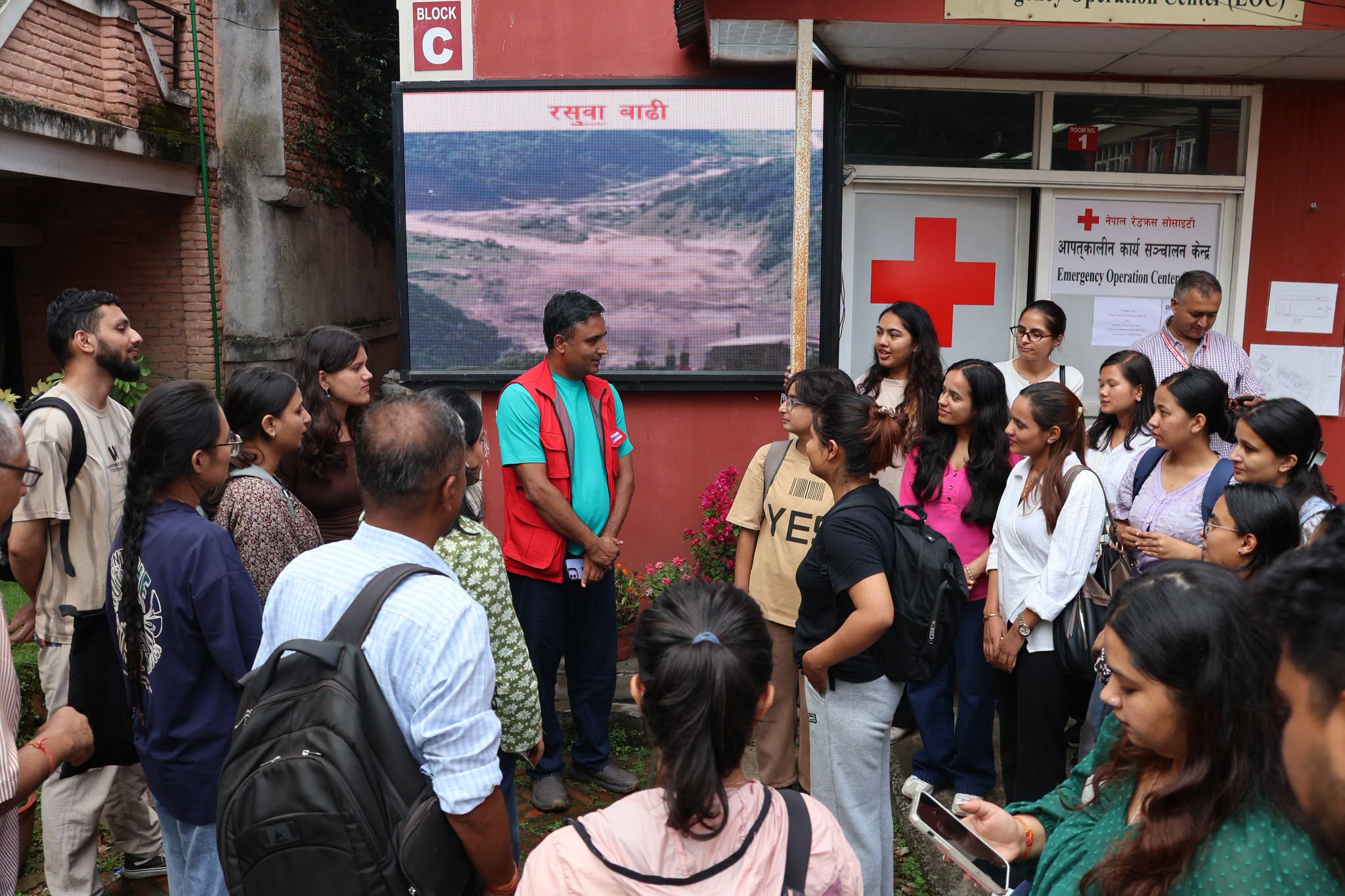 नेपाल रेडक्रस सोसाइटीले रसुवा बाढीबाट प्रभावित नुवाकोट जिल्लामा मनोसामाजिक सहयोगका लागि स्वयंसेवक परिचालन